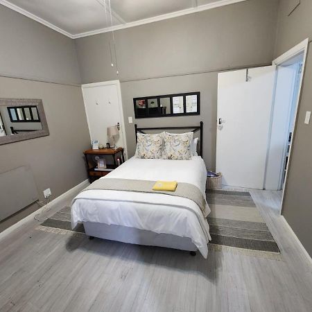 Peony Luxury Room With Wifi And Own Entrance สเตลเลนบอช ภายนอก รูปภาพ