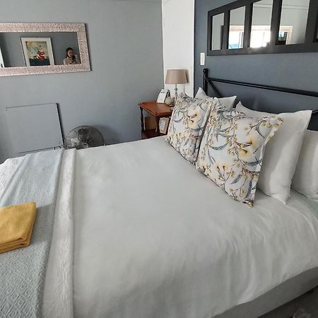 Peony Luxury Room With Wifi And Own Entrance สเตลเลนบอช ภายนอก รูปภาพ