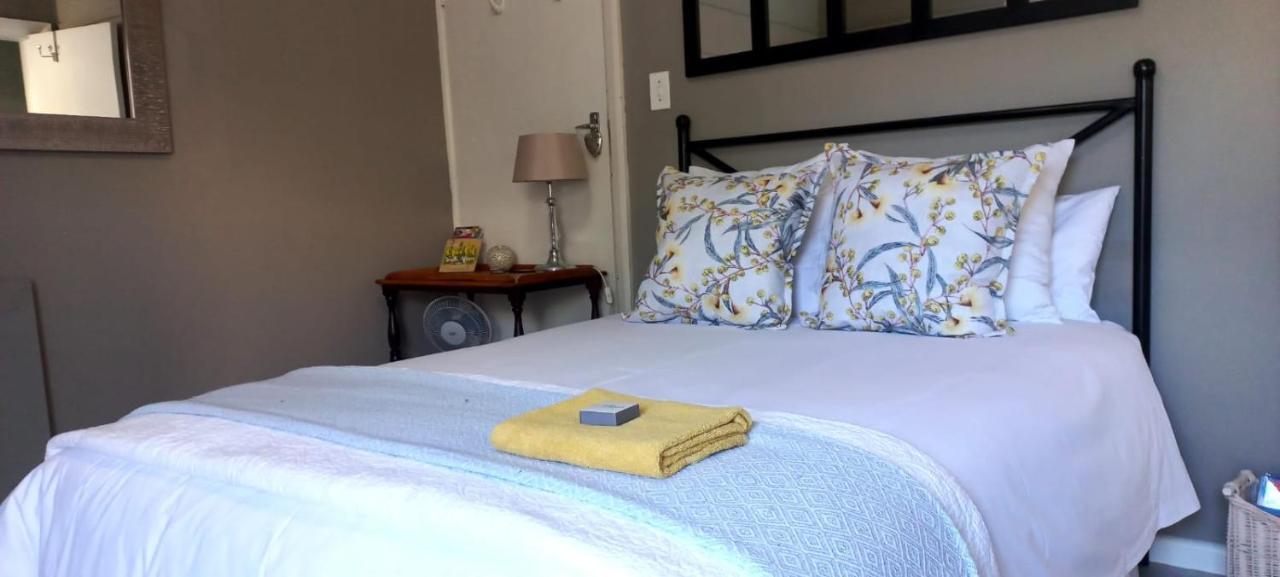 Peony Luxury Room With Wifi And Own Entrance สเตลเลนบอช ภายนอก รูปภาพ